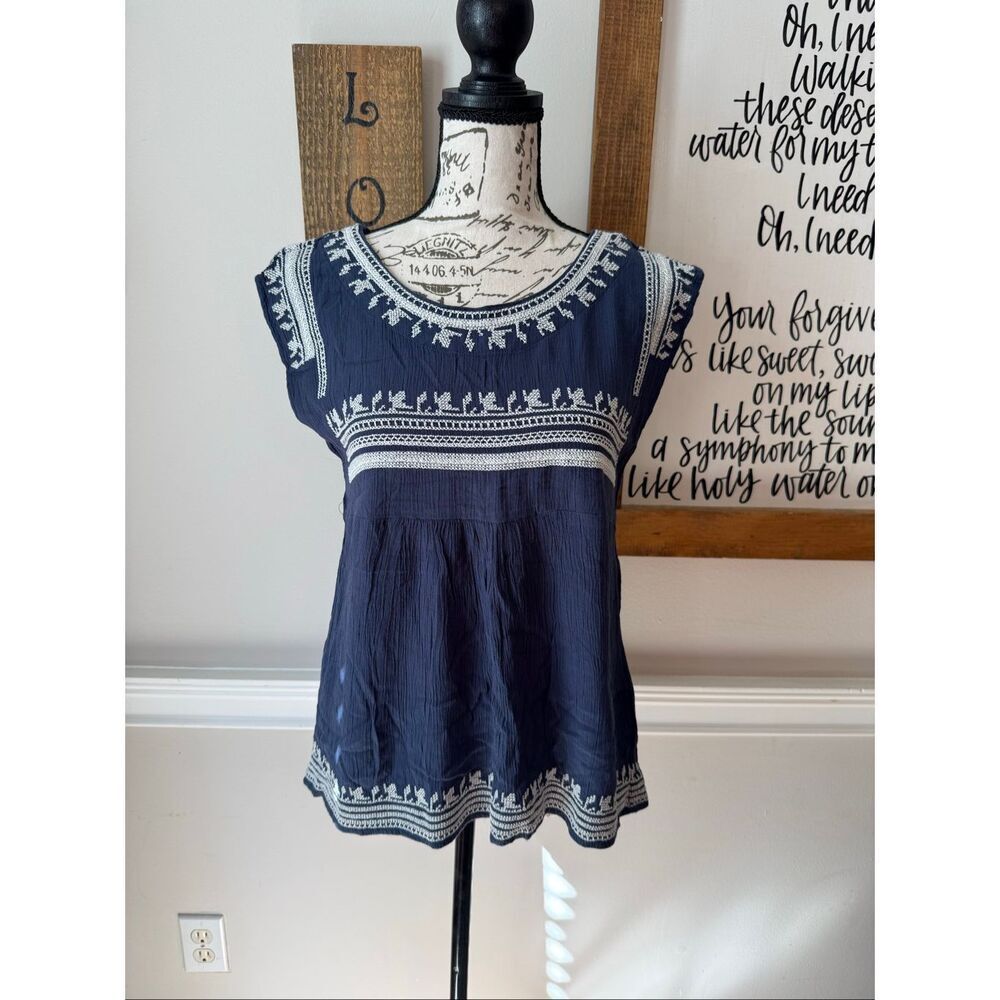 Alya Women's Embroidered Sleeveless Crinkled Boho Blouse Top Navy White Size XS